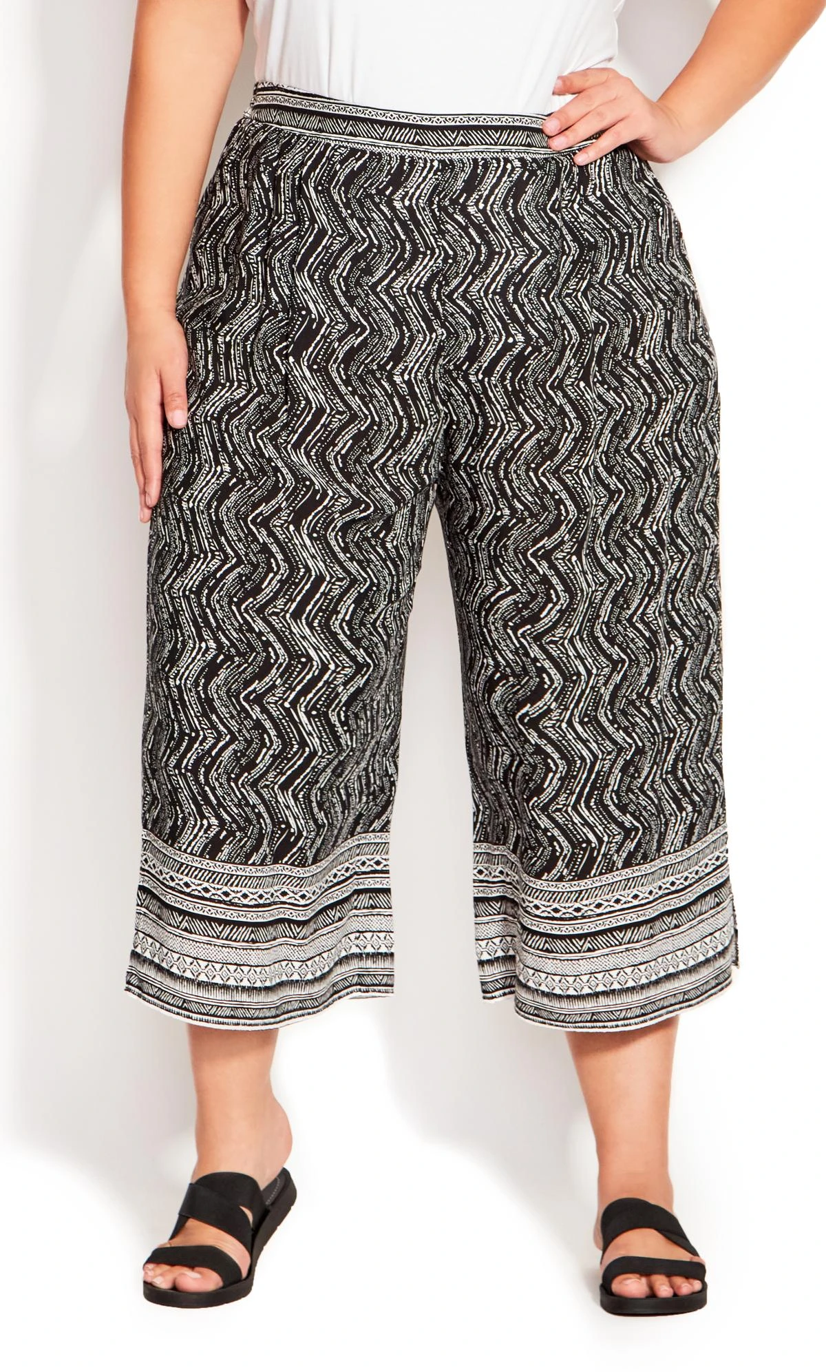 Avenue Black Border Print Wide Leg Cropped Trousers - Image 2
