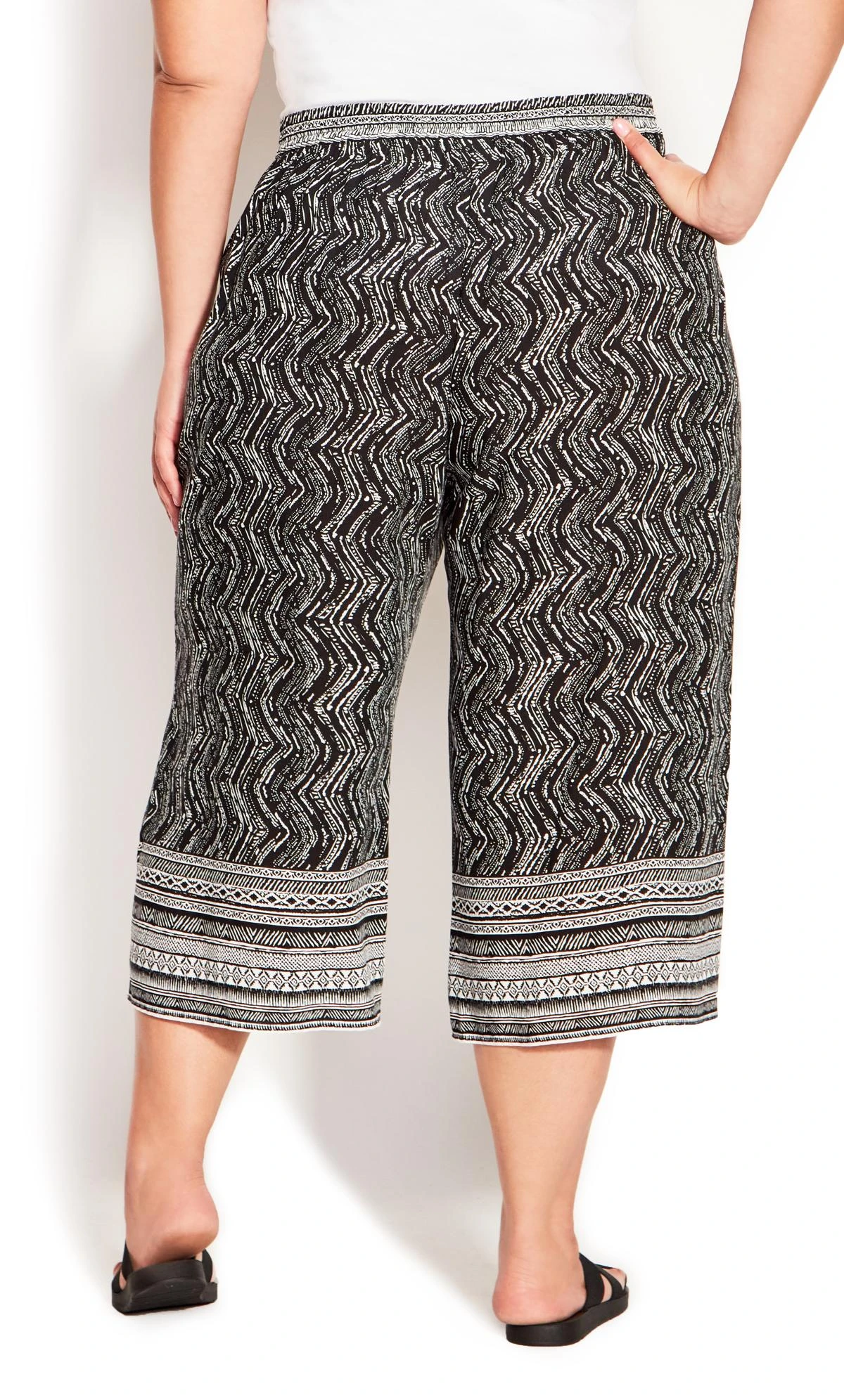 Avenue Black Border Print Wide Leg Cropped Trousers - Image 4